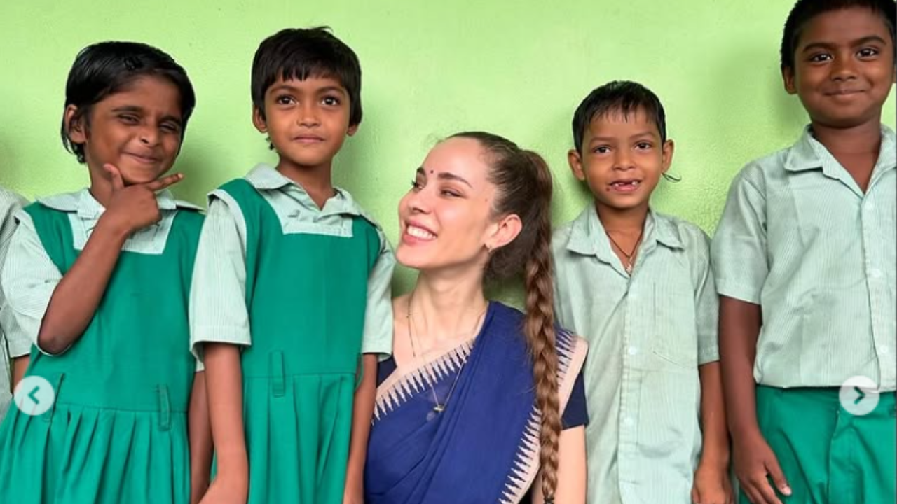 Sandra Lavie with her students. Sandra Lavie with her students.