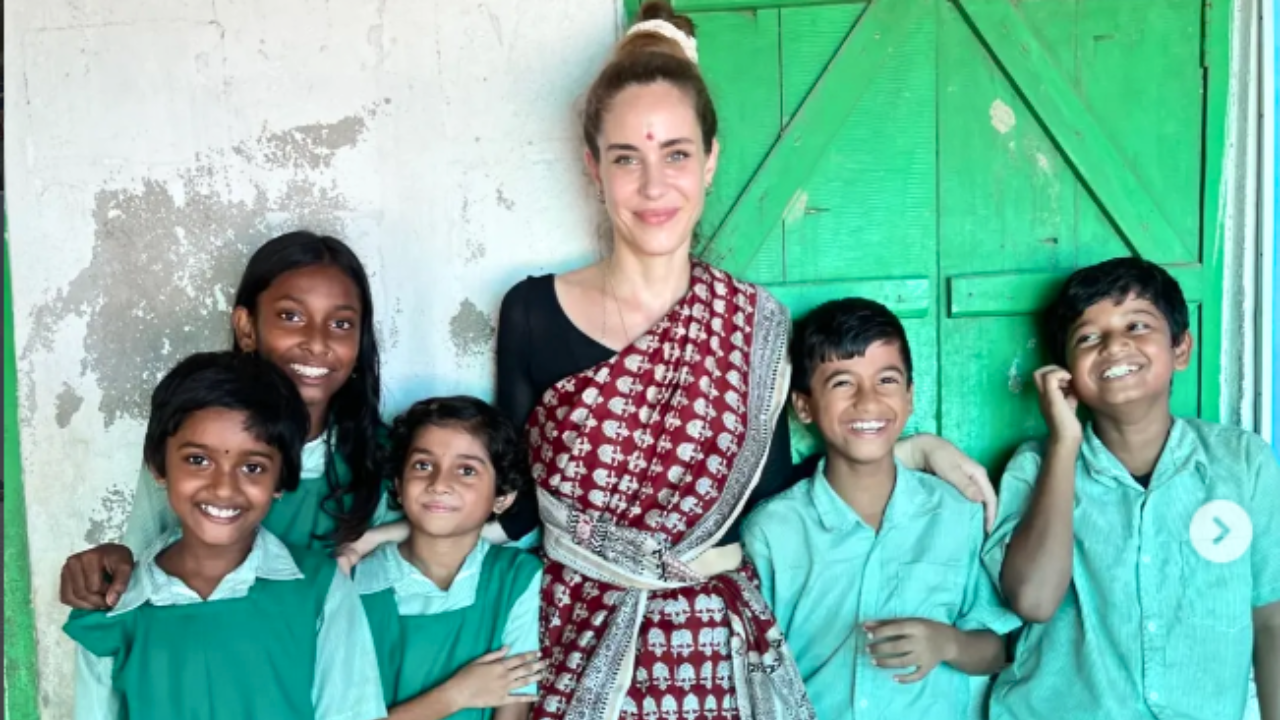 Sandra Lavie with her school students. Sandra Lavie with her school students.