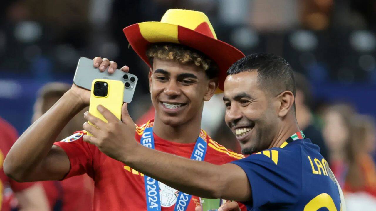 Lamine Yamal with his father, Mounir Nasraoui (Getty Images) Lamine Yamal with his father, Mounir Nasraoui