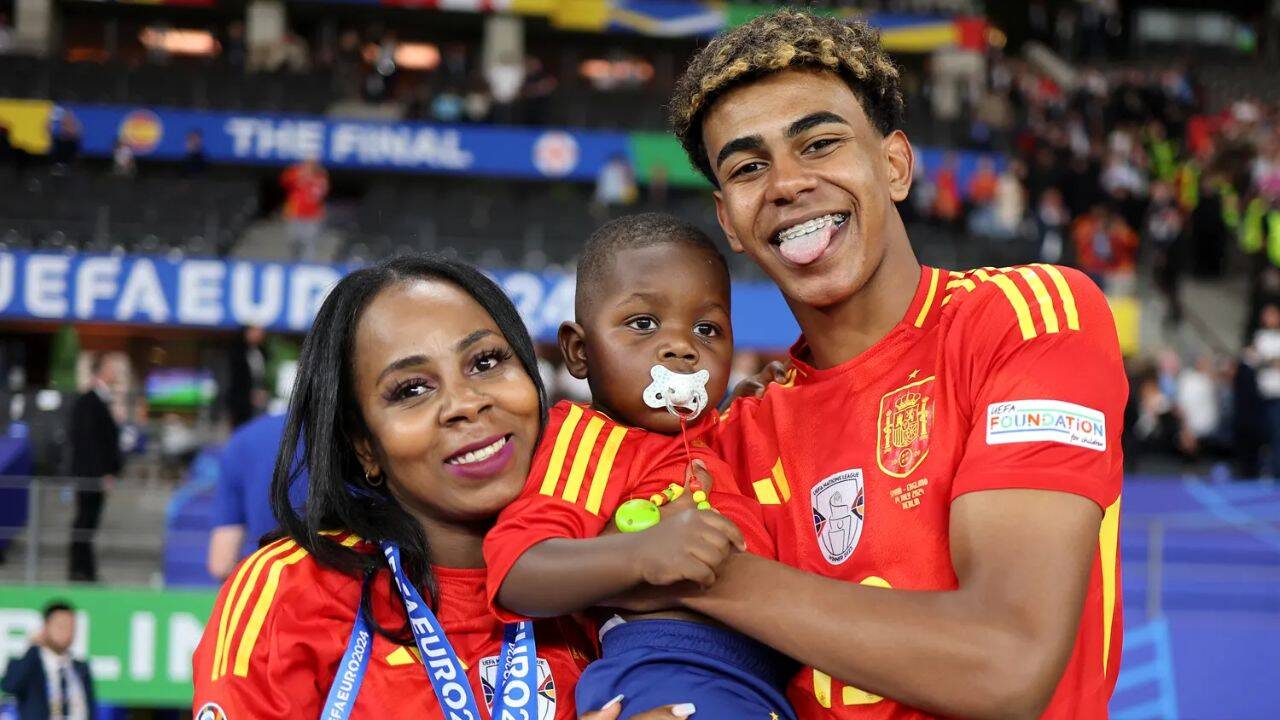 Lamine Yamal with his Mother, Sheila Ebana, and his brother (Getty Images) Lamine Yamal with his Mother, Sheila Ebana, and his brother