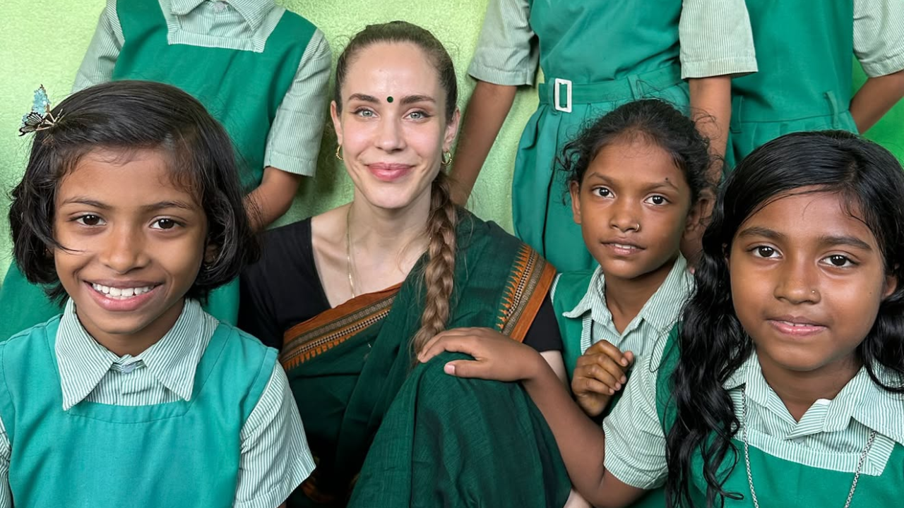 Sandra Lavie with her students. ( Image Courtesy: Instagram/@sandralavie)