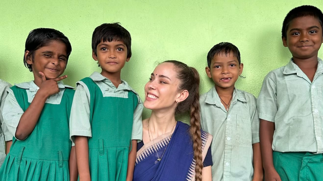Sandra Lavie with her students. ( Image Courtesy: Instagram/@sandralavie)