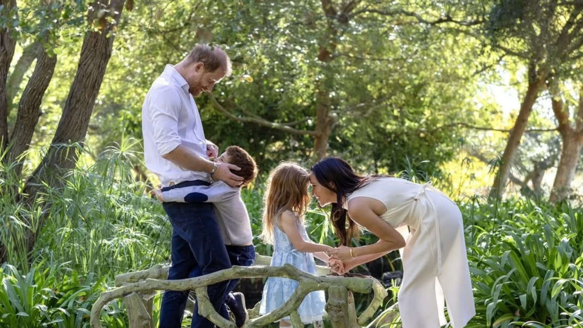 Meghan Markle and Prince Harry visit the UK with their children<br>