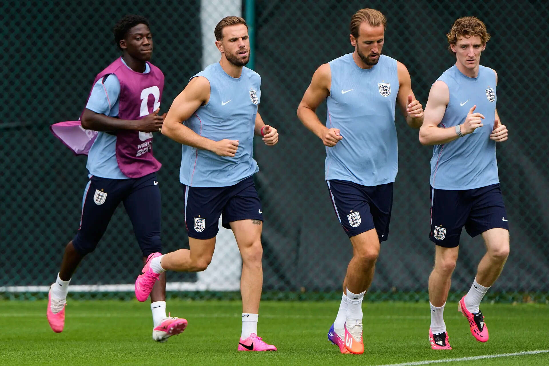 England's Kobbie Mainoo, left, Jordan Henderson, second from left, Harry Kane, and England's Anthony Gordon, right, train for the World Cup soccer tournament Friday, June 26, 2026, in Kansas City, Mo. (AP Photo/Charlie Riedel) England WCup Soccer