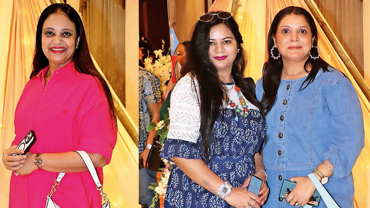 (L) Manju Bajpai (R) Nisha Mishra and Shweta Changani