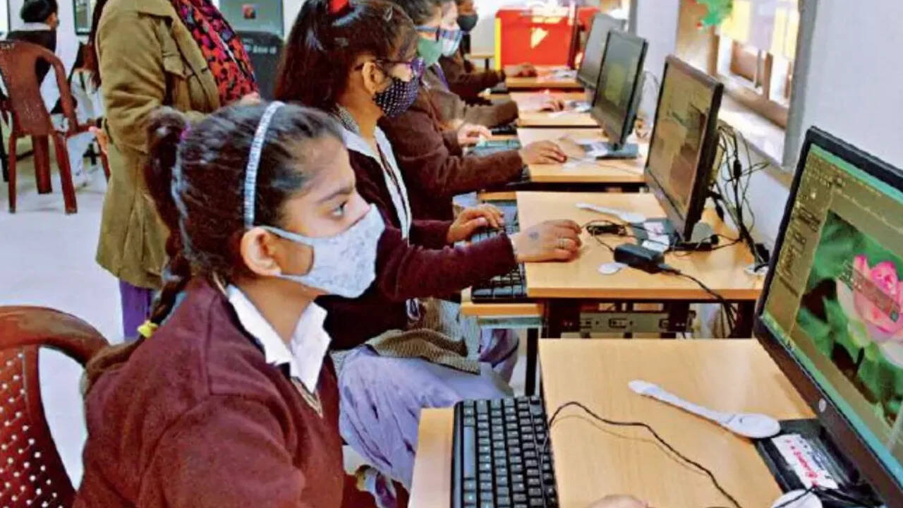 Science Lab Coverage Drops as School Numbers Surge, UDISE+ Data Shows