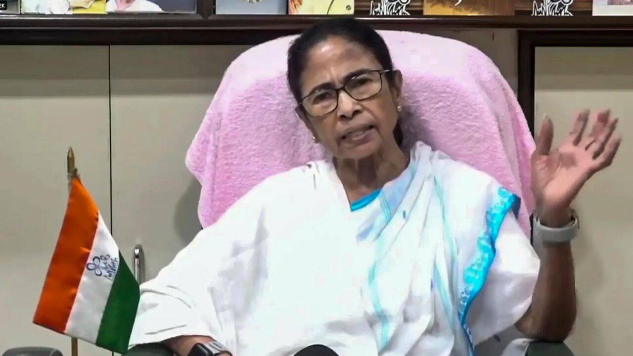 Mamata Banerjee Accuses EC of Inaction in 'Real TMC' Dispute, Opposes Extension for Rebel Faction