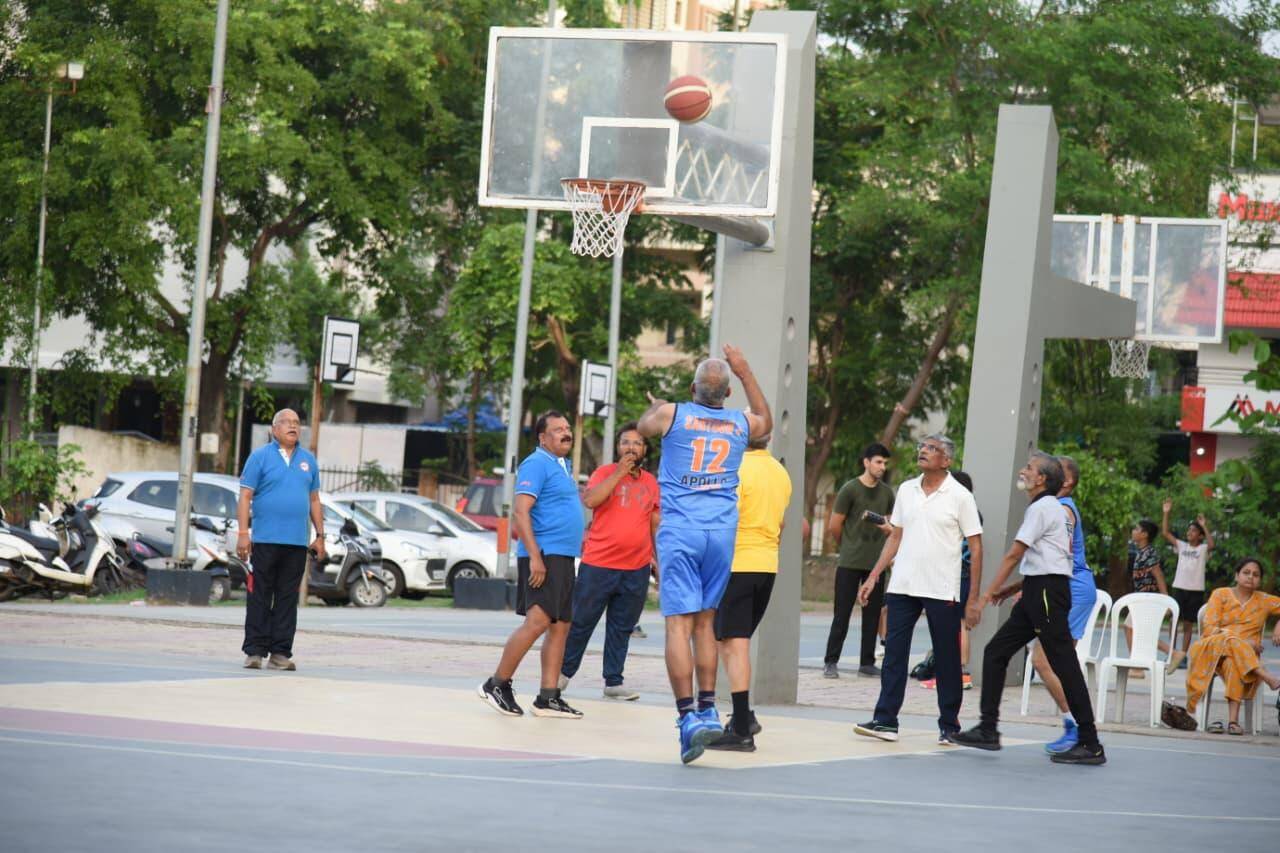 Veteran basketball action4.jpeg