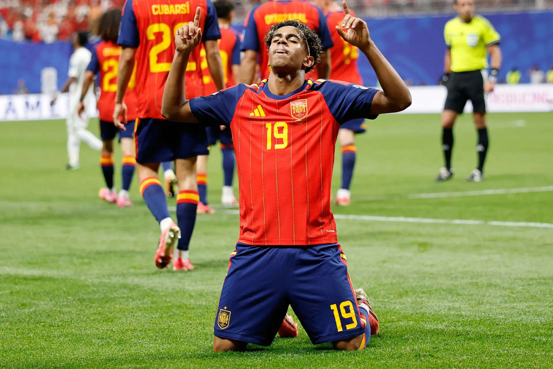 lamine-yamal-scores-10-minutes-into-his-first-world-cup-start-and-gives-spain-liftoff.jpg