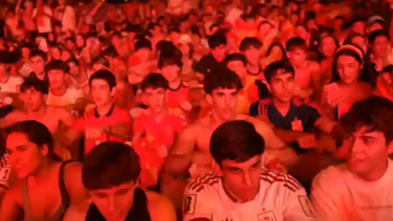 Spain fans recreate Norway's viral 'Viking Row' celebration after win | Watch