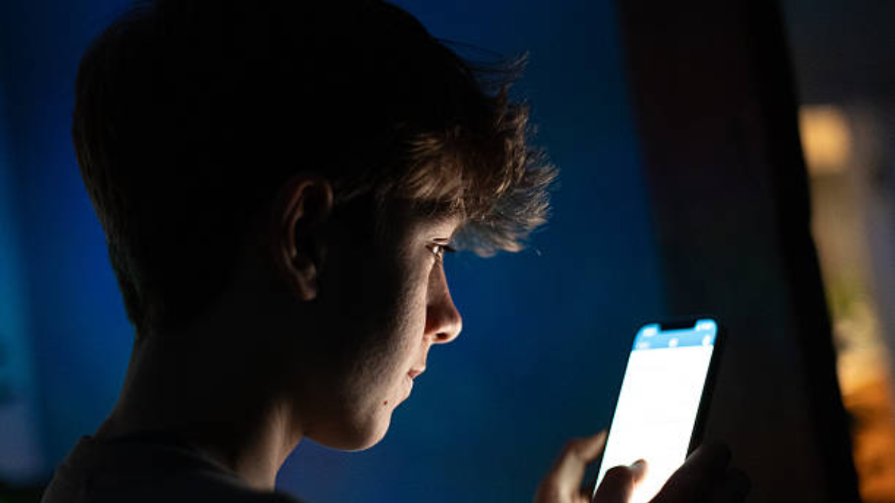 UK proposes overnight social media curfew for 16, 17-year-olds