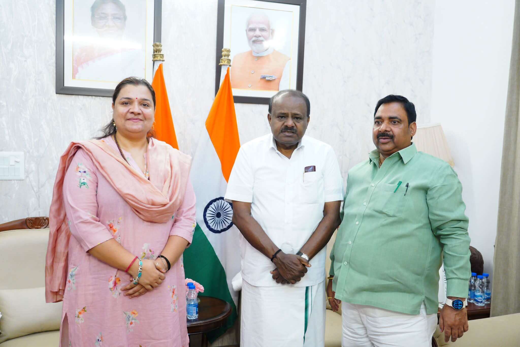 add095e2-f68d-400e-a1b4-5c6bfb0a4fe0_MLA_and_industry_minister_met_steel_Minister.jpg