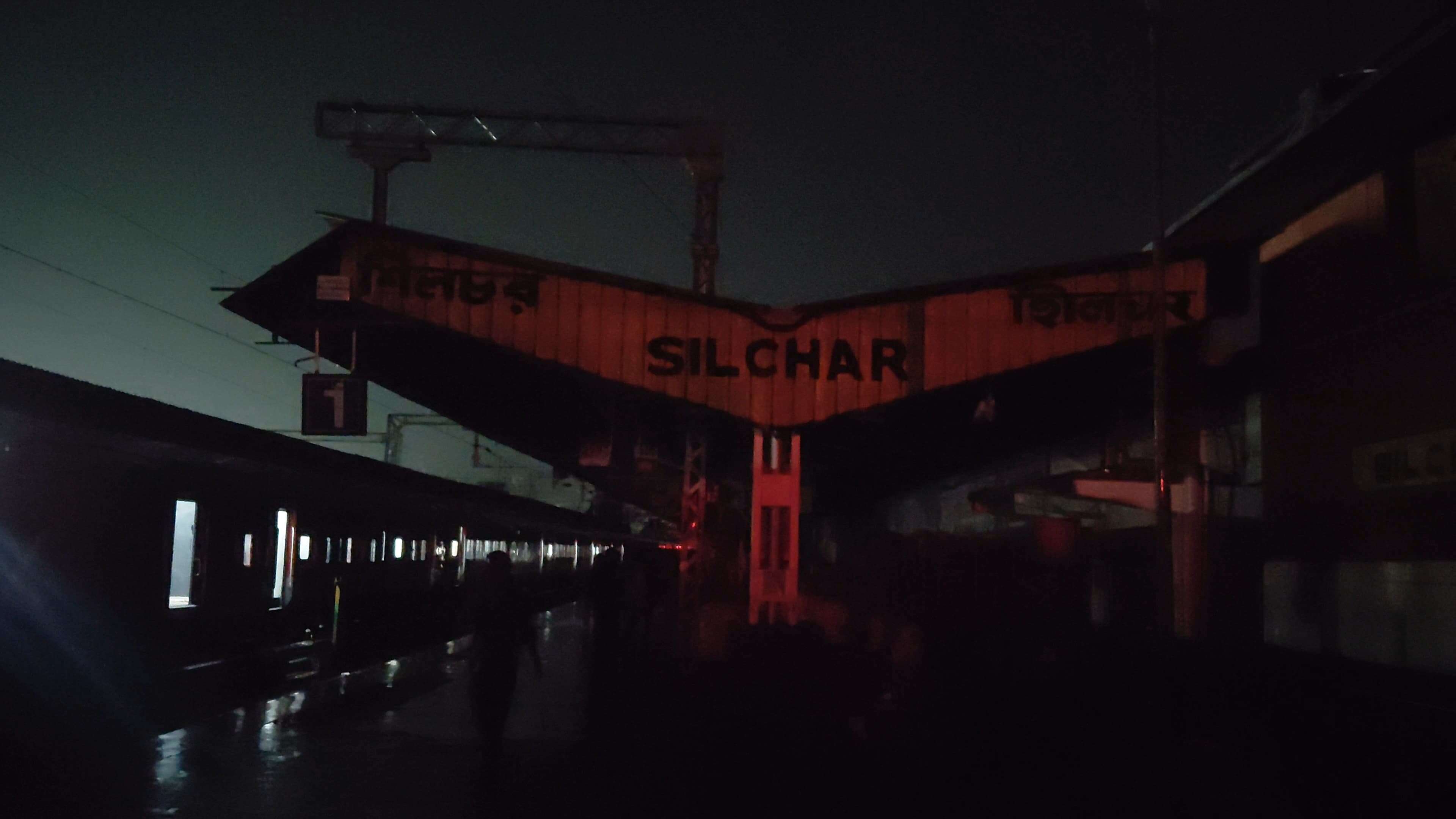 f1c489a6-712e-4f50-94fe-d9cba0c9ed5c_Silchar_railwaya_station_without_power.jpg