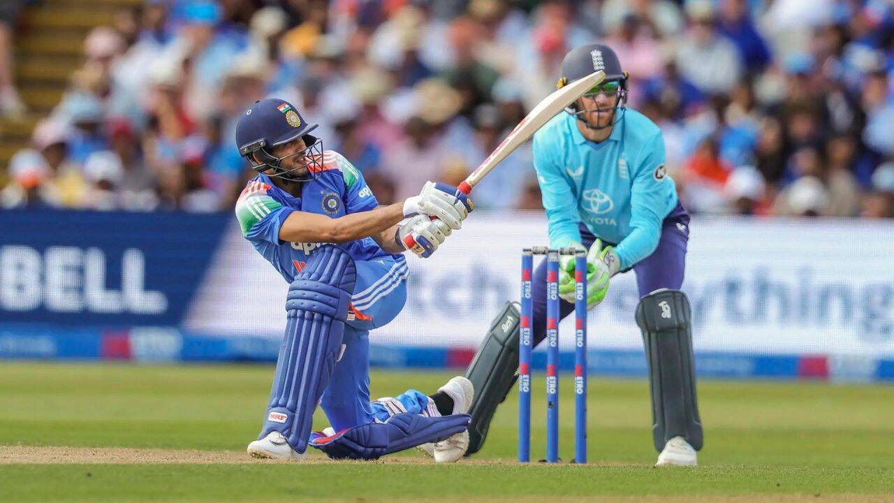 shubman-gill-sweeping.jpg