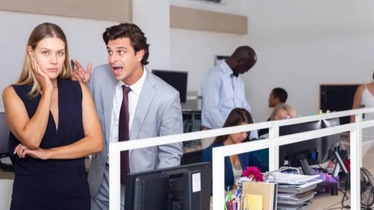 5 signs you're dealing with a people pleaser—not someone who's genuinely kind