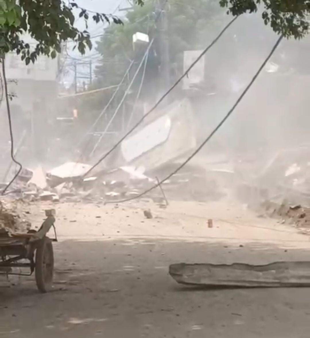 HOUSE COLLAPSE SCREENSHOTS NO BYLINE (3).png