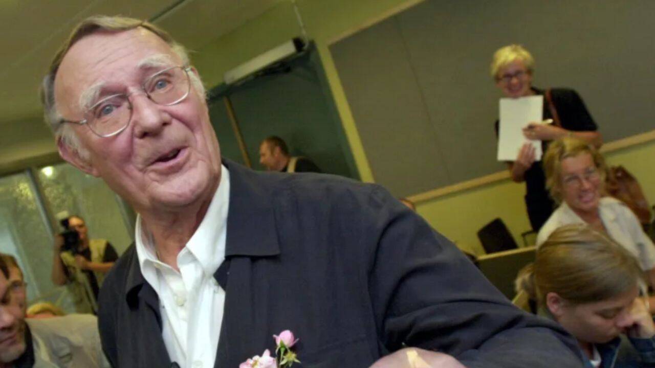 This billionaire flew economy and took free salt packets despite his wealth