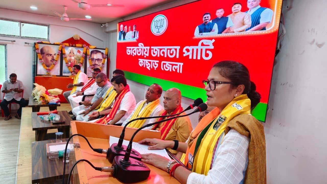 adb853a9-6366-4031-bad3-0d82c323b58b_Sushmita_Dev_in_Silchar_BJP_office2.jpg