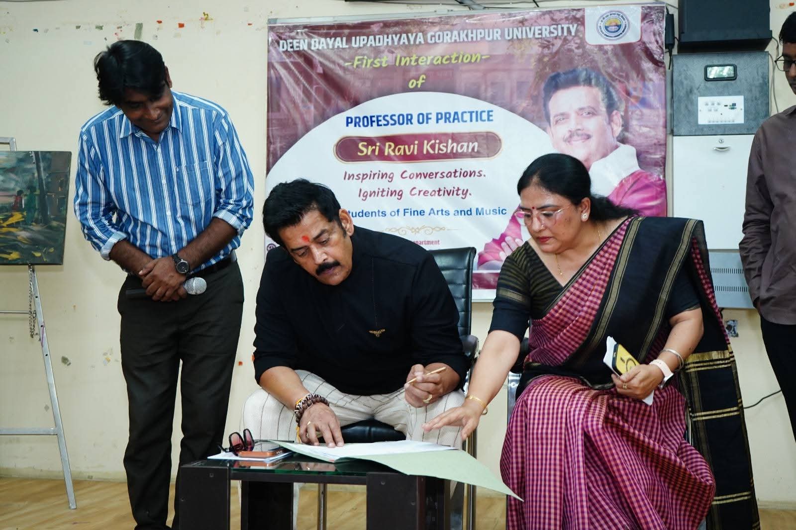 3e349e56-f35d-43df-aac7-baa63ddd4898_MP_RAVI_KISHAN_IN_DDU_GORAKHPUR_UNIVERSITY.jpg