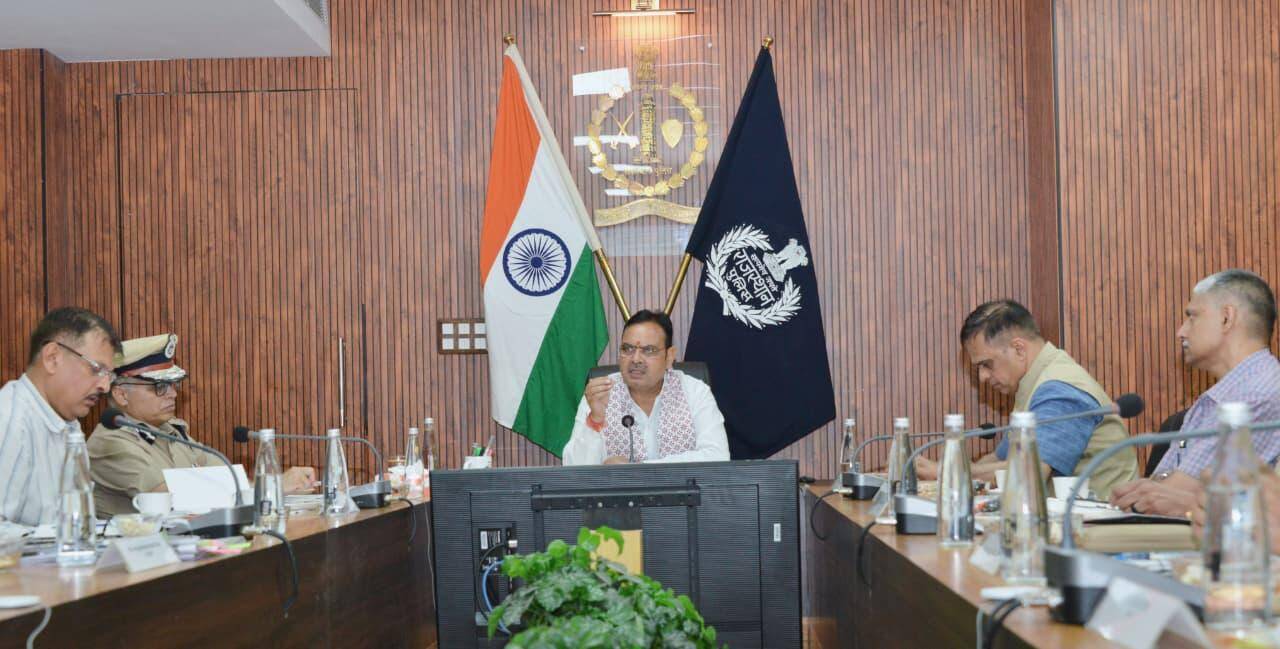 CM Bhajan Lal Sharma take information about cyber crime helpline 1930 at PHQ (6).jpeg