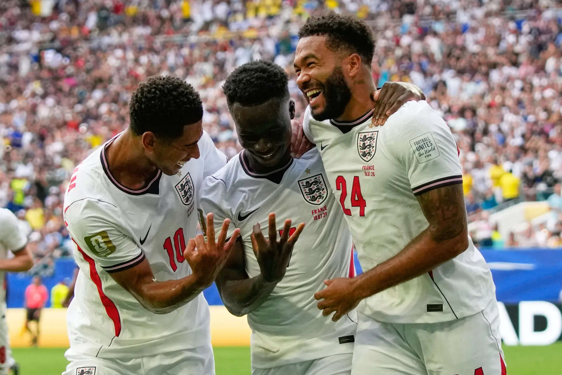 England's Bukayo Saka (7) is congratulated by Jude Bellingham (10) and Reece James (24) after scoring his side's 5th goal from the penalty spot during the World Cup third-place playoff soccer match between France and England in Miami Gardens, Fla., Saturday, July 18, 2026. (AP Photo/Lynne Sladky) APTOPIX England France WCup Soccer