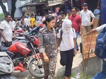 05ee49b9-48bb-4590-af3b-863b15b11af0_A_girl_taken_into_custody.Vishvendu_Jaipuriar.jpg