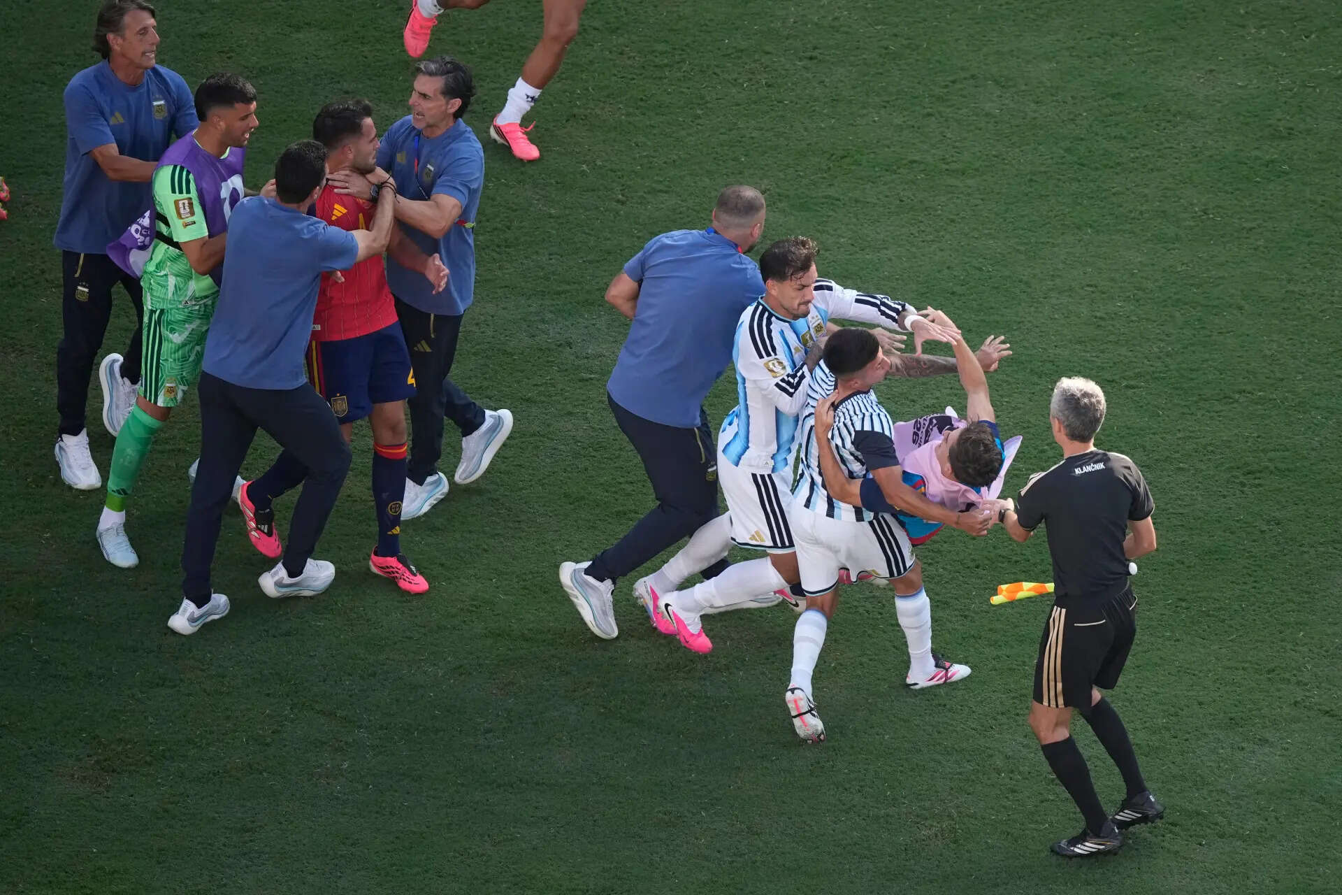 A brawl between players at the end of the FIFA World Cup final between Spain and Argentina in East Rutherford, New Jersey, near New York, Sunday, July 19, 2026. (AP Photo/Matt Slocum) Argentina Spain FIFA World Cup