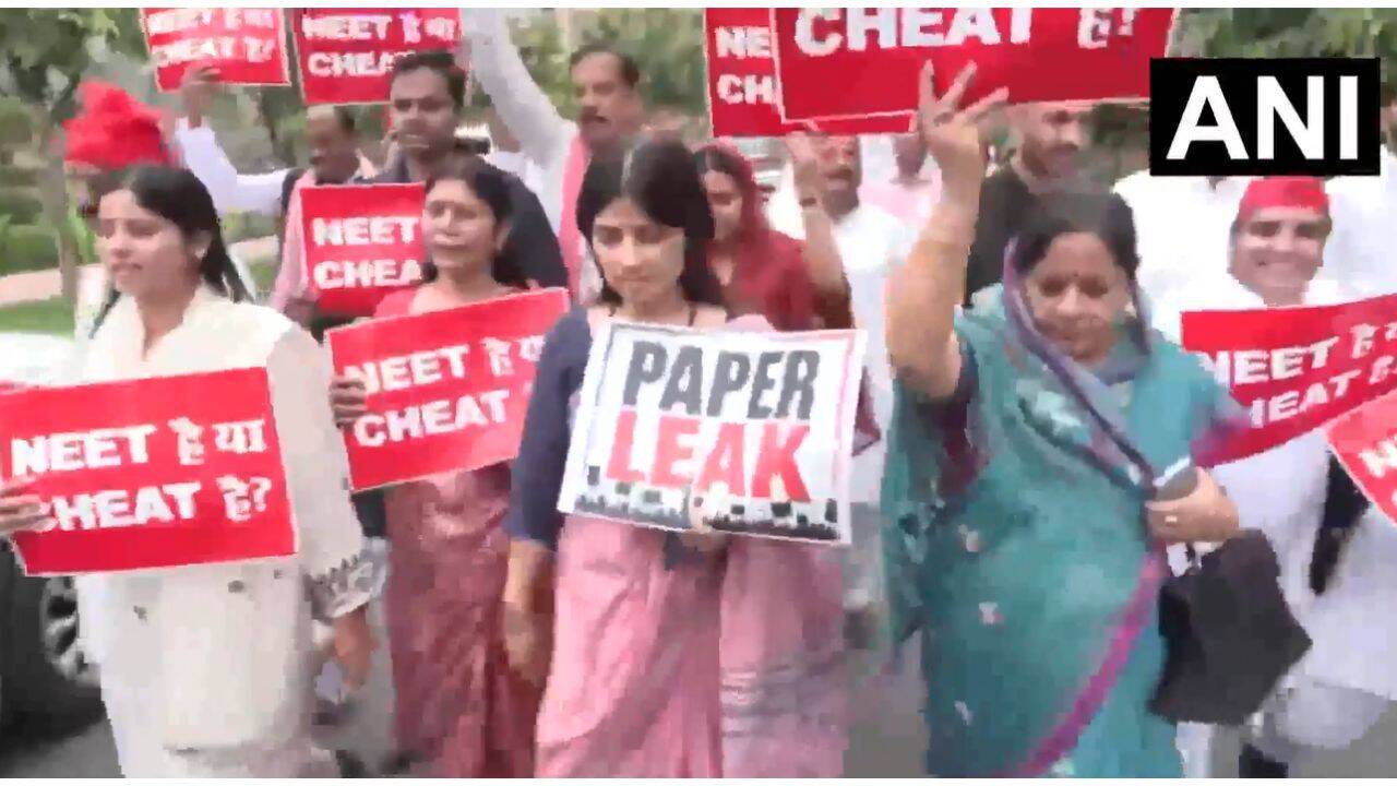 NEET Controversy: Dimple Yadav Joins Opposition 'Sansad Chalo' Protest at Jantar Mantar