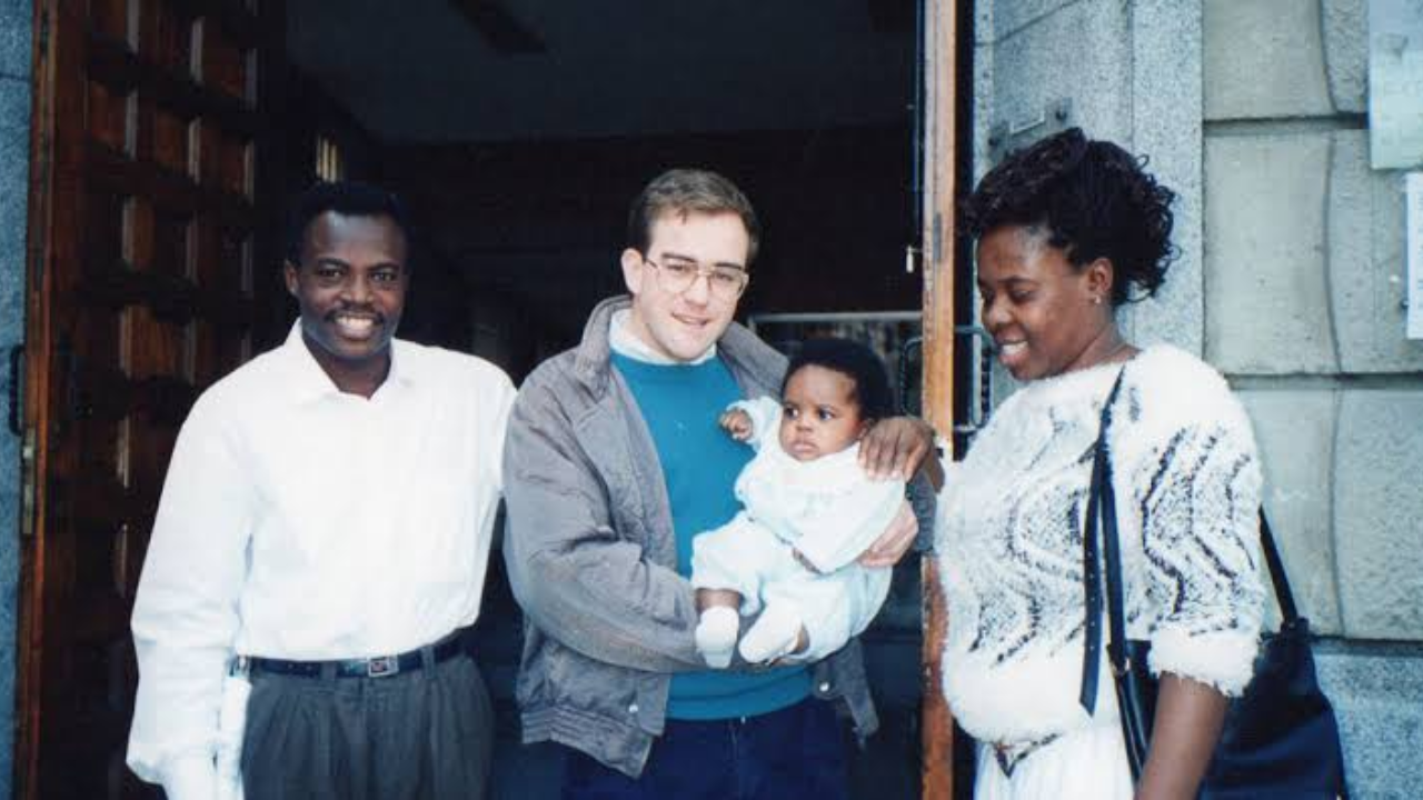Iñaki Mardones with Maria and Felix Williams (Photo credit: vidanuevadigital.com)