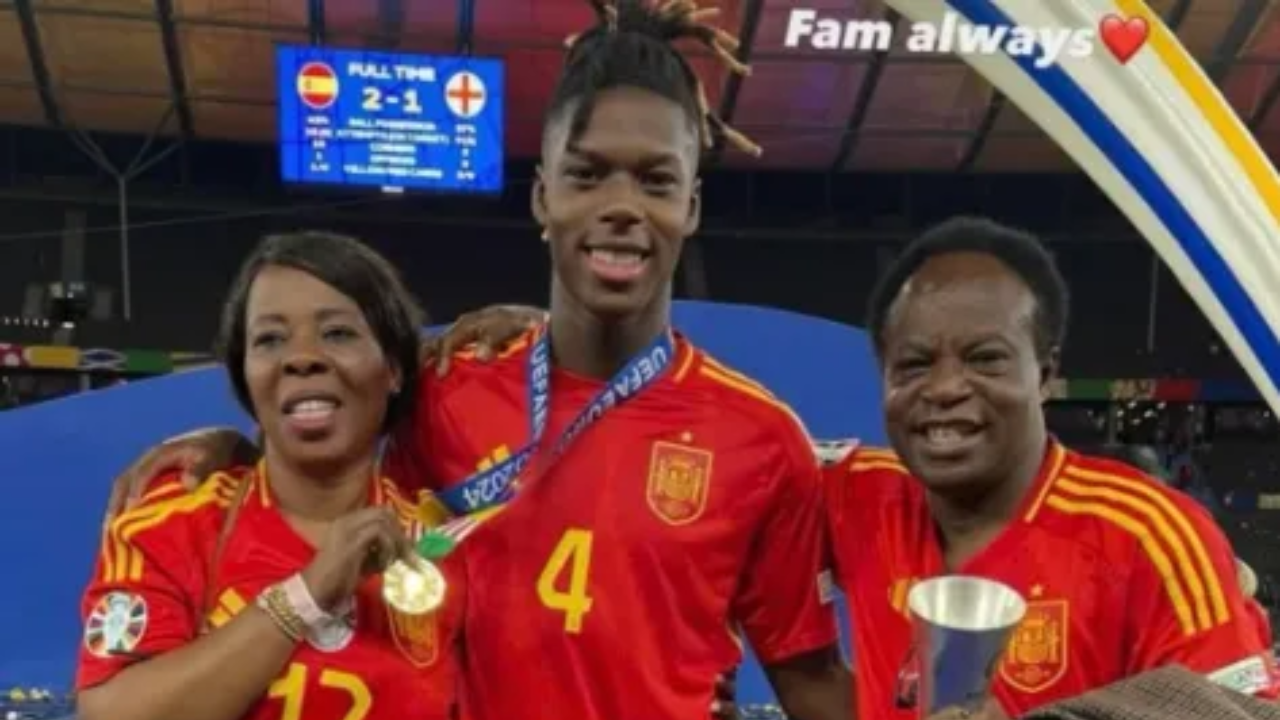 Nico Williams and his parents after Spain's victory at the UEFA Euro 2024. (Instagram/@nicolas_williams9)