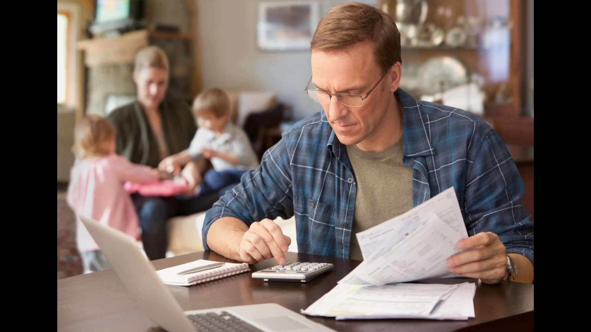 Parents in the US consistently rank among the world's unhappiest. Here's what psychologists and researchers say is behind it | 4 4<sub></sub>