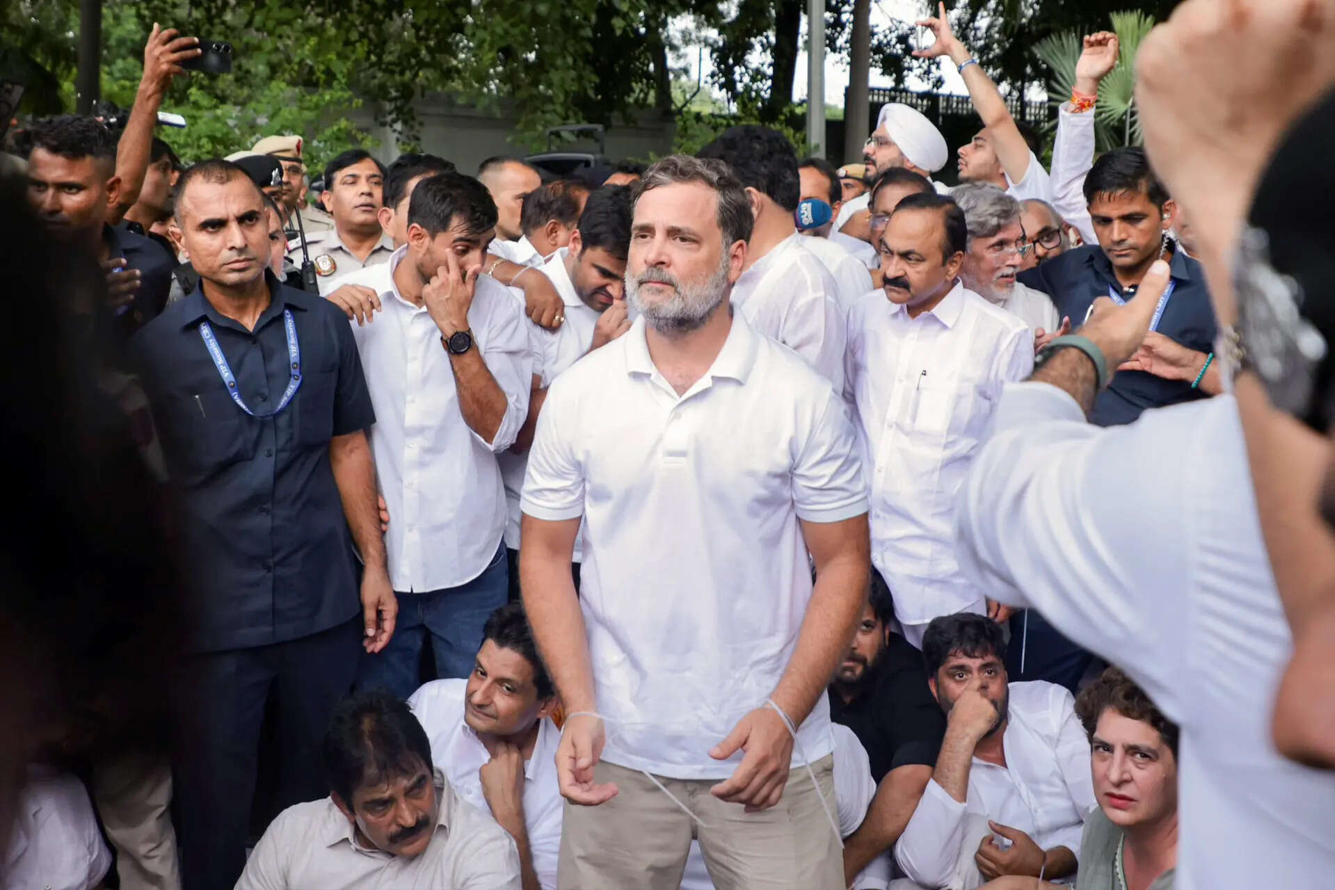 ‘Kya jugalbandi hai’: AAP’s swipe at BJP, Cong as Rahul Gandhi leads sit-in outside PM’s residence over CJP protest