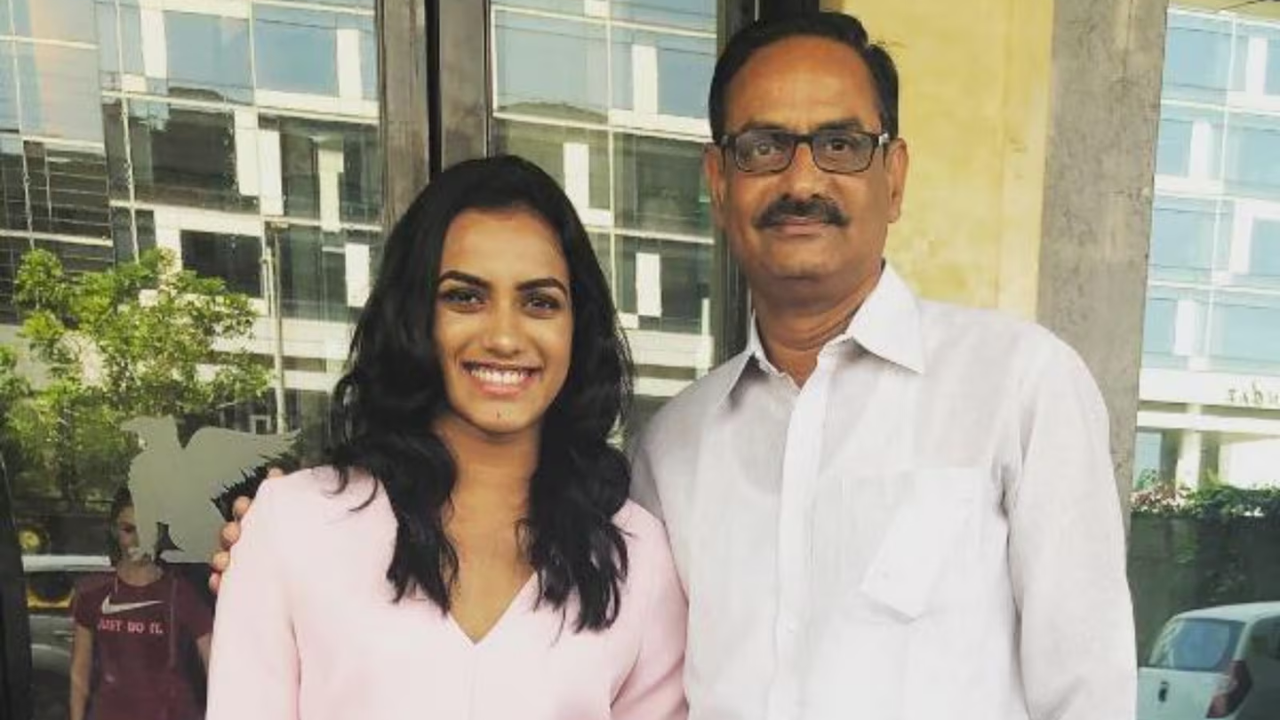 PV Sindhu with her father PV Ramana. (Image Courtesy: Instagram)