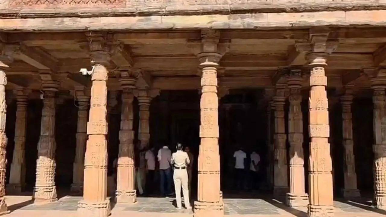 Bhojshala Dispute: Supreme Court to Hear Muslim Side's Plea Over Distant Prayer Site on Friday