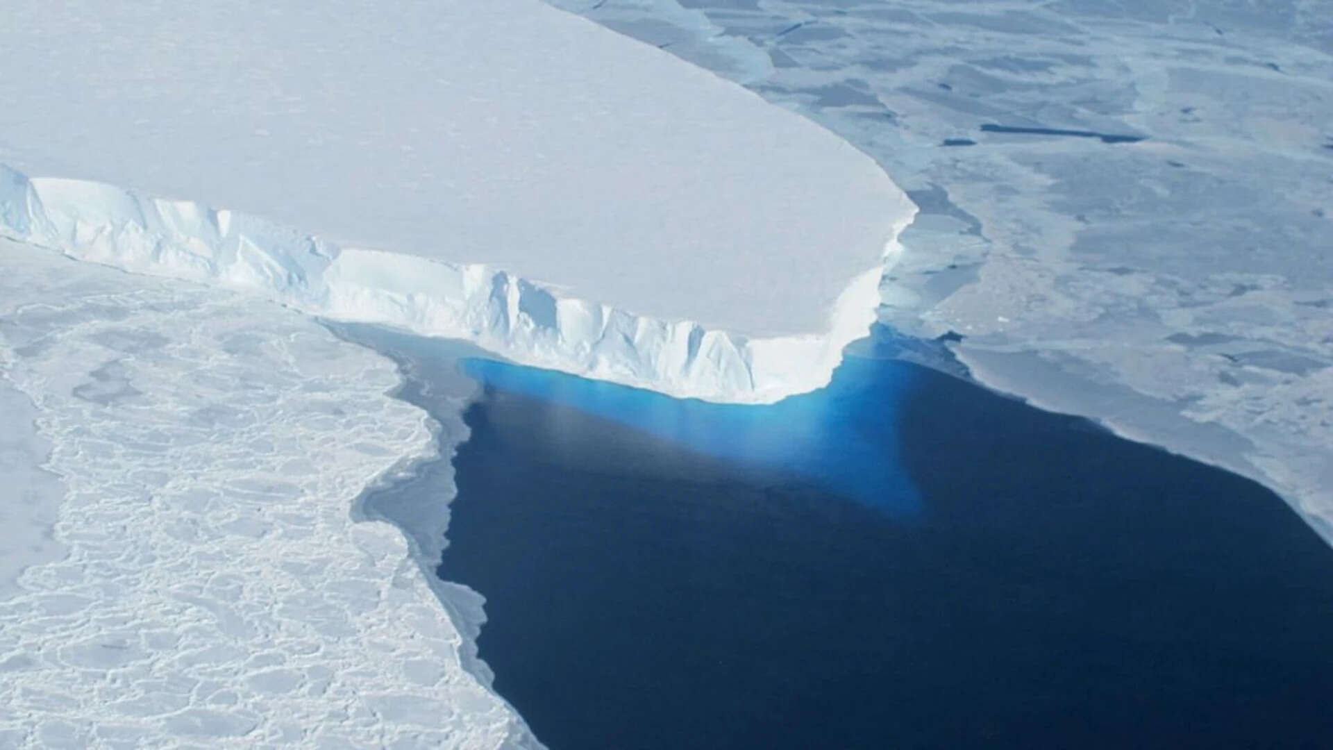 Scientists are planning to install an 80km underwater curtain to stop an Antarctic glavier from melting, here's why