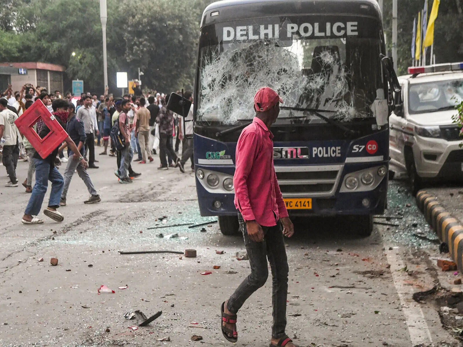 ‘Unacceptable in a democratic society’: SC bar bodies condemn police action against protesters, lawyers during CJP march