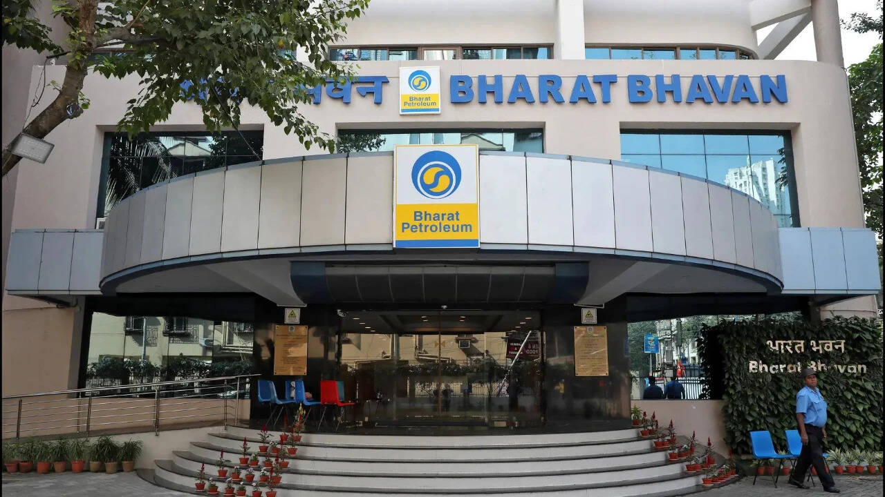BPCL posts Rs 3,962 crore Q1 loss as high crude prices squeeze fuel margins