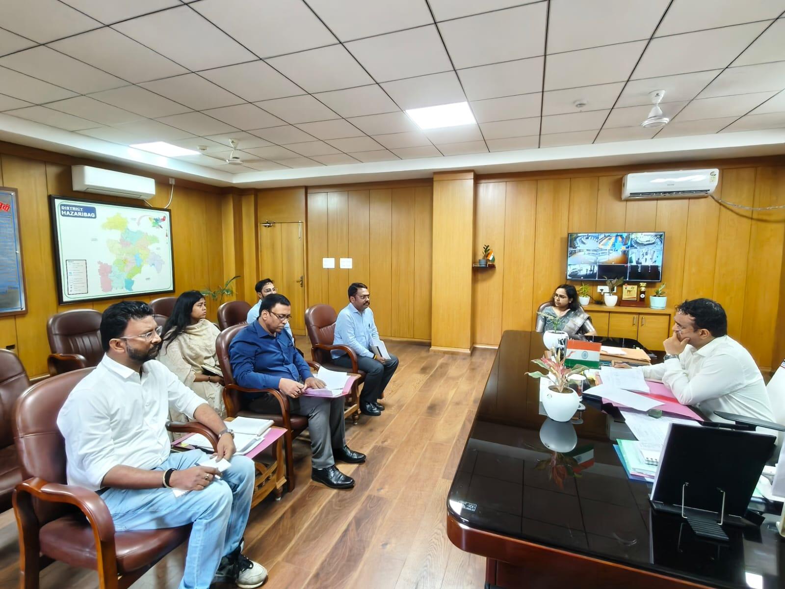 c8b99e08-4fd1-447c-8b3a-ddf824bc4286_Hazaribag_DC_Hemant_Sati_in_a_meeting_with_transport_department_officials_on_Wednesday.Vishvendu_Jaipuriar.jpg