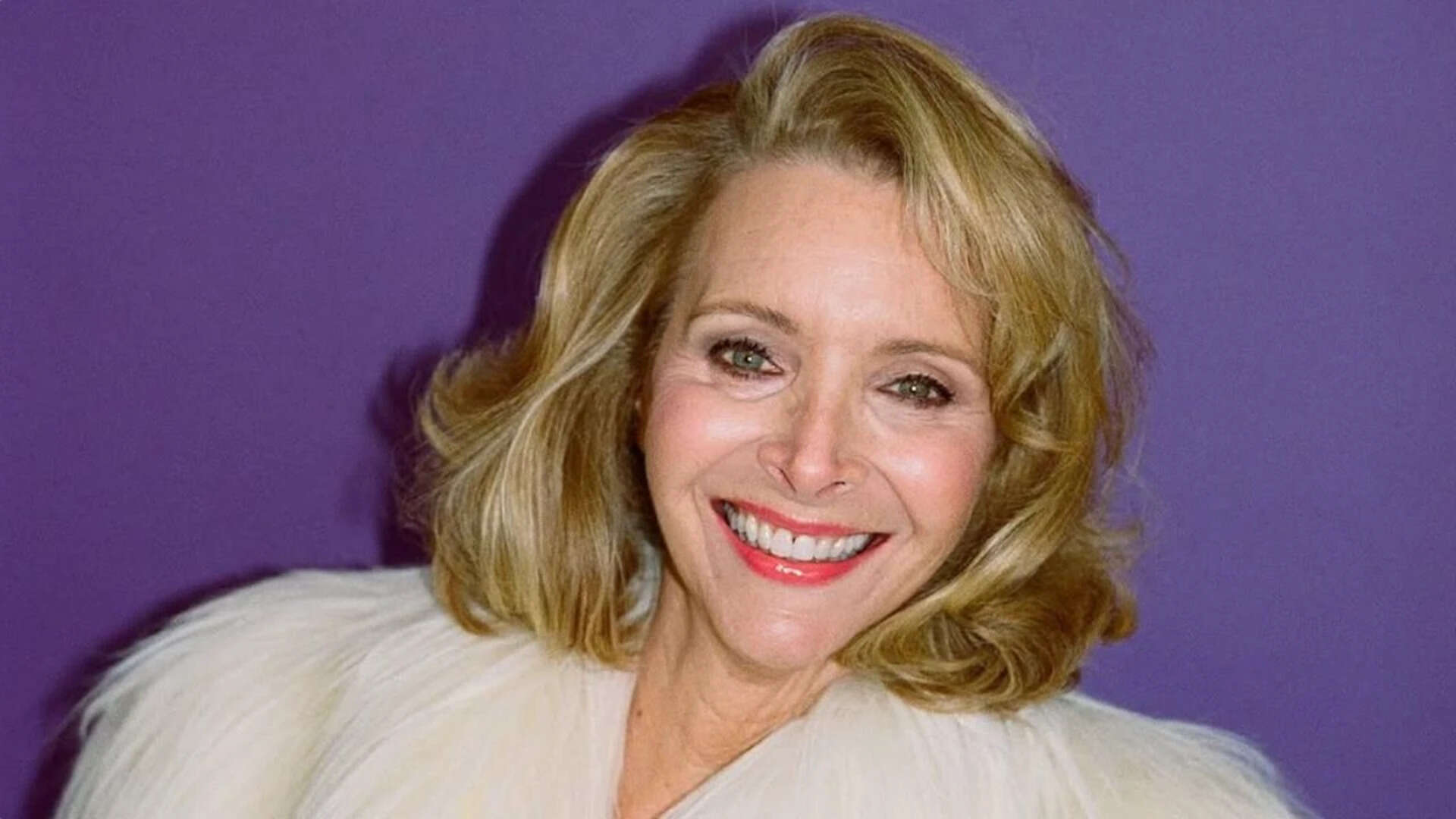 Lisa Kudrow says family believed her mother reached out from beyond