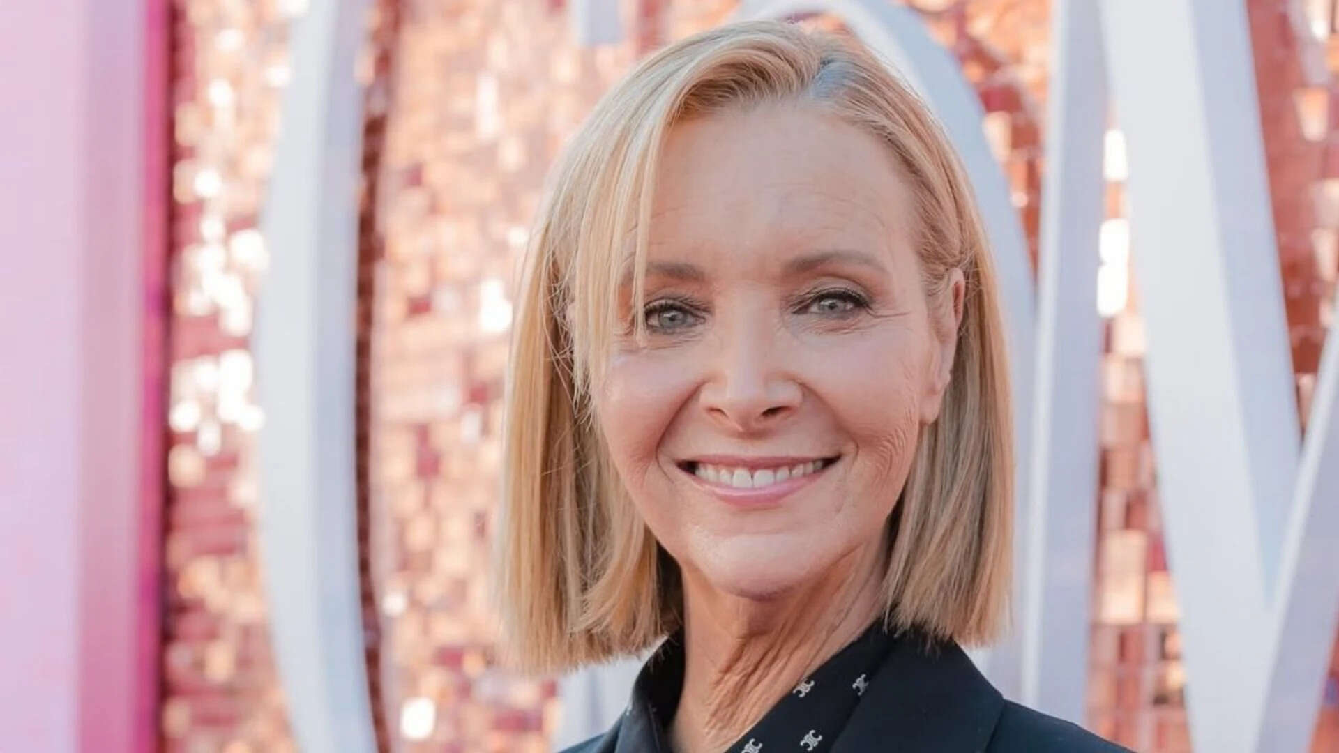 Lisa Kudrow reflects on grieving her mother during the pandemic