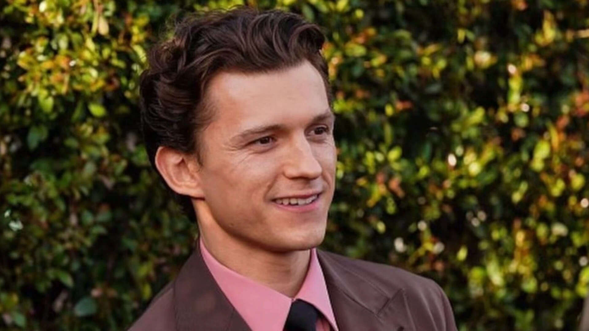 Tom Holland begins to train more and more to dance for the role of Fred Astaire