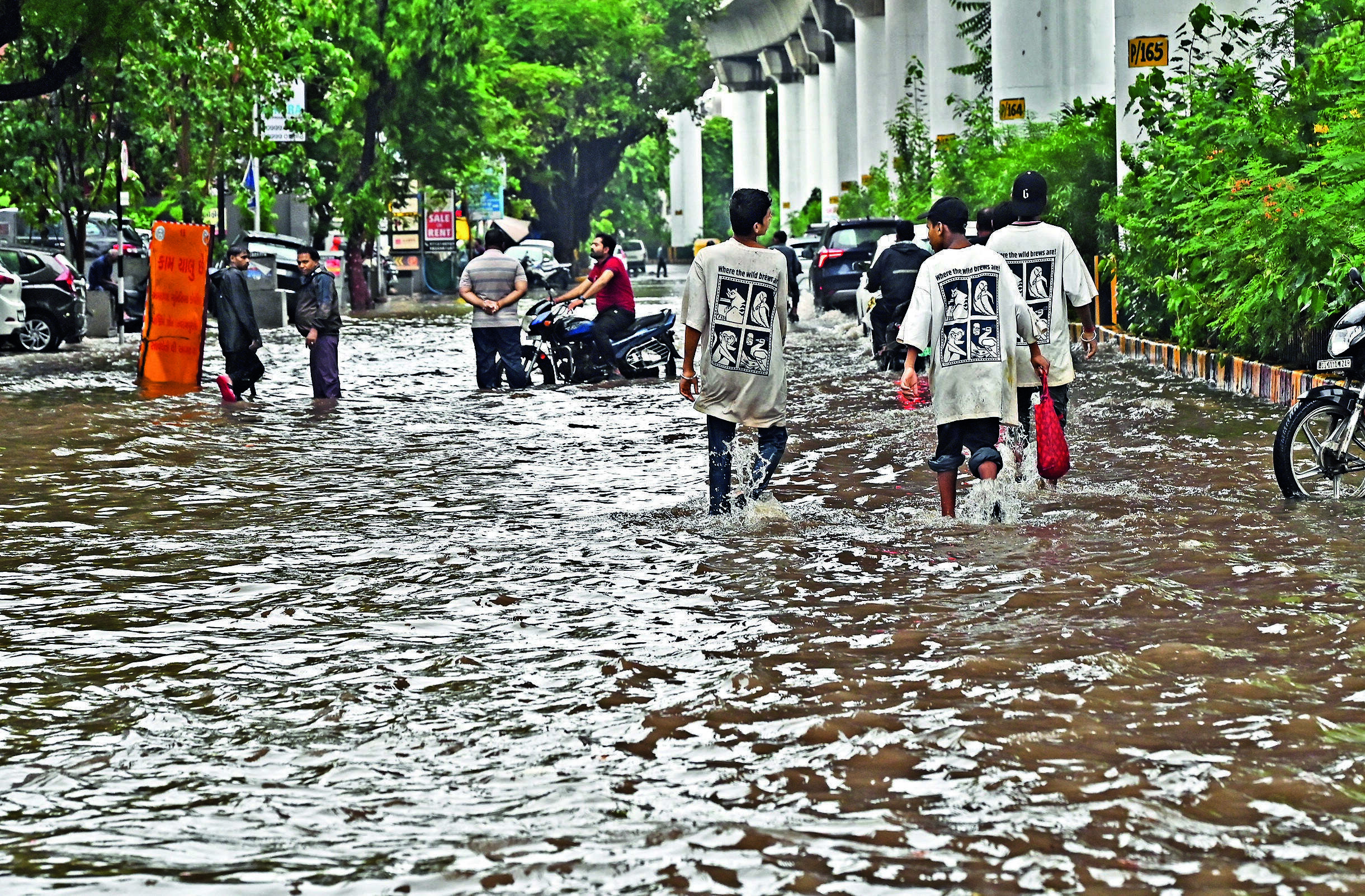 Vijay_Cross_Road_Water_Logging_03.jpg