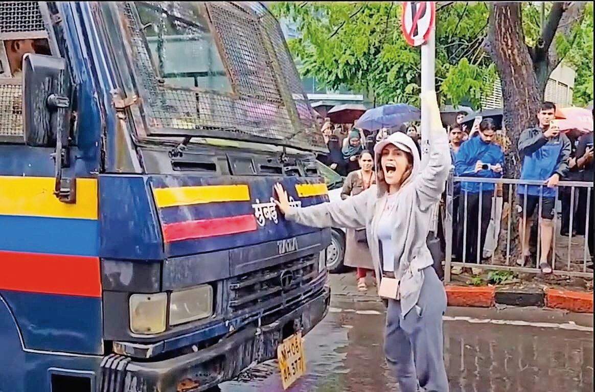 Police tried to scare me, says Mumbai woman who blocked police van carrying protesters