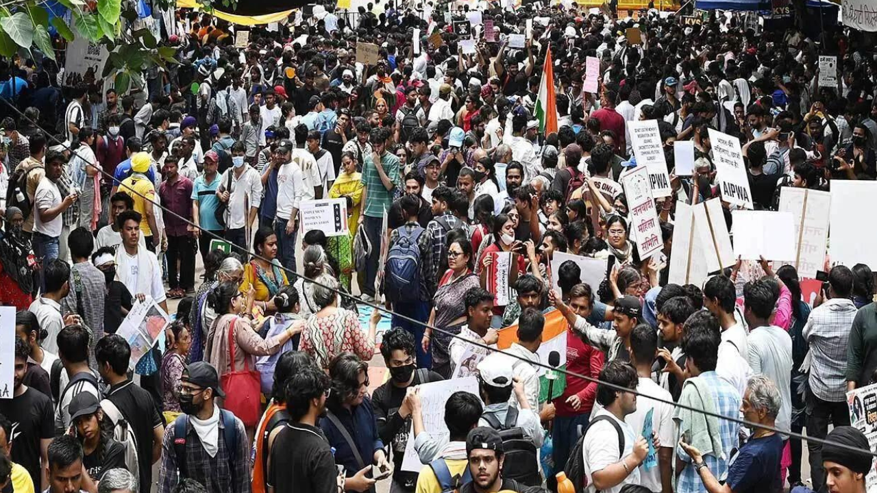 Health crisis brews at Delhi protest as heat & overcrowding trigger viral infections