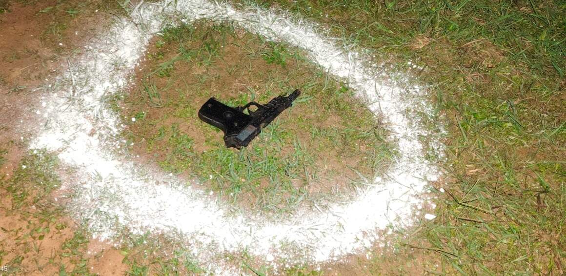 59f13091-9e78-4c5a-92ab-4fbcb53bfd45_Recovered_pistol_on_the_spot.Vishvendu_Jaipuriar.jpg