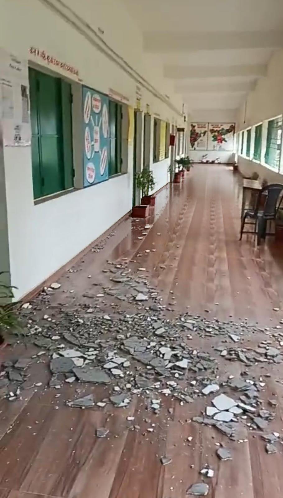 dc16591b-880e-4de2-8442-ed2a6c434569_Cracked_plaster_in_corridor_of_the_school.Vishvendu_Jaipuriar.jpg