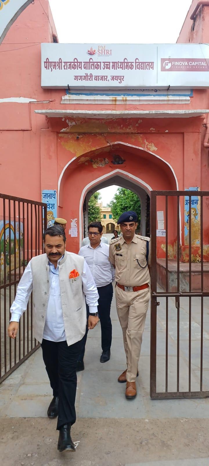 (RPSC) acting chairperson Kesari Singh Sunday inspected several examination centres in Jaipur (3).jpeg