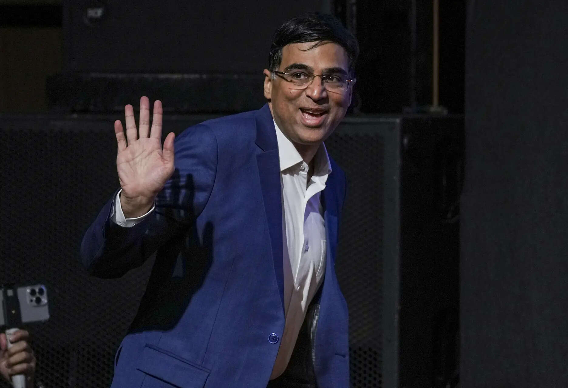 Chess legend Anand makes U-turn, rejoins FIDE election race