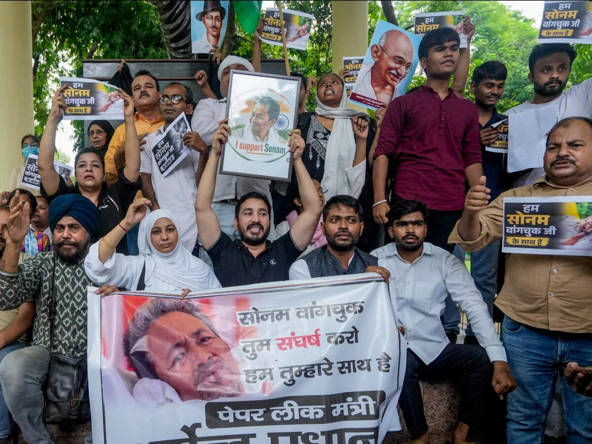 Students at Jantar Mantar are using art to protest paper leakage
