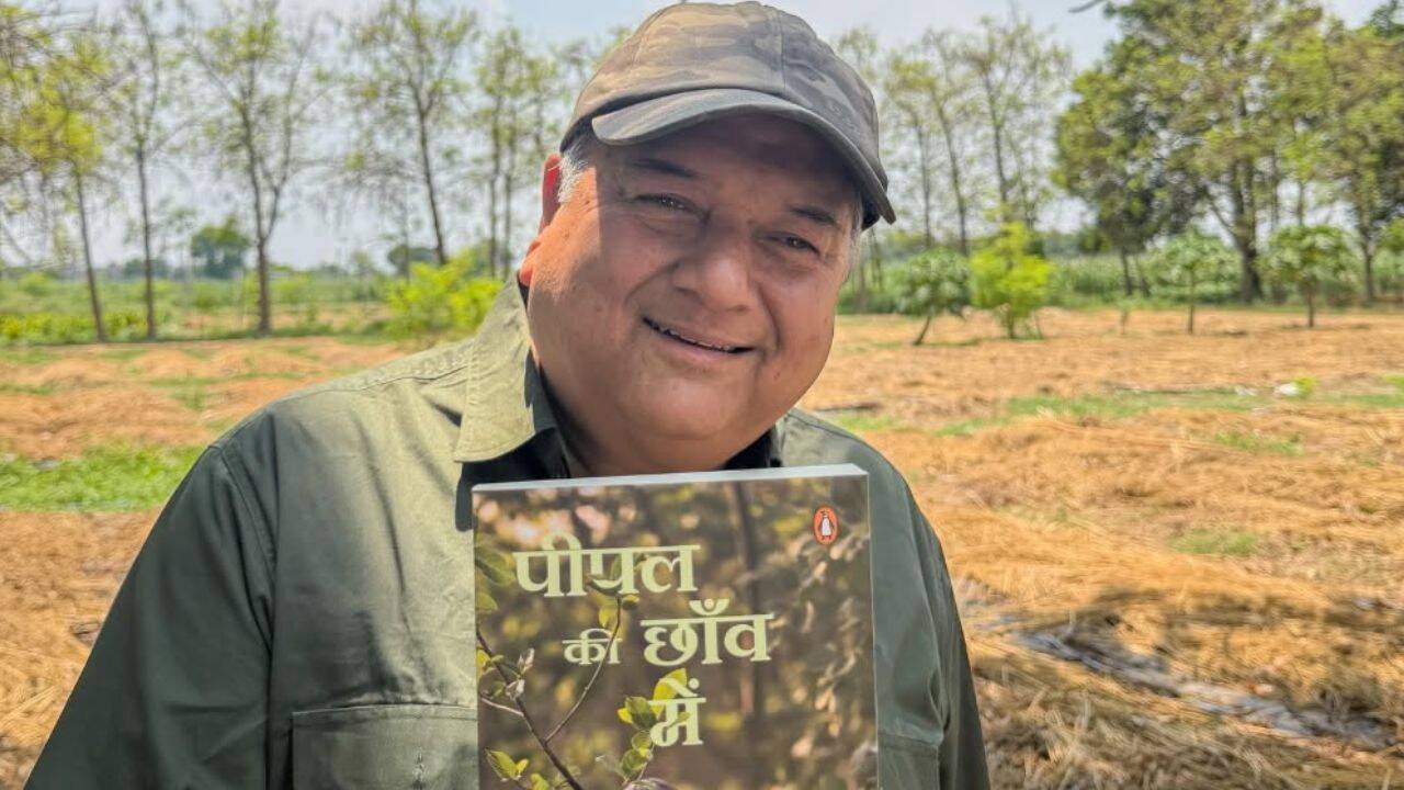 Peepal Baba with his book (Facebook)